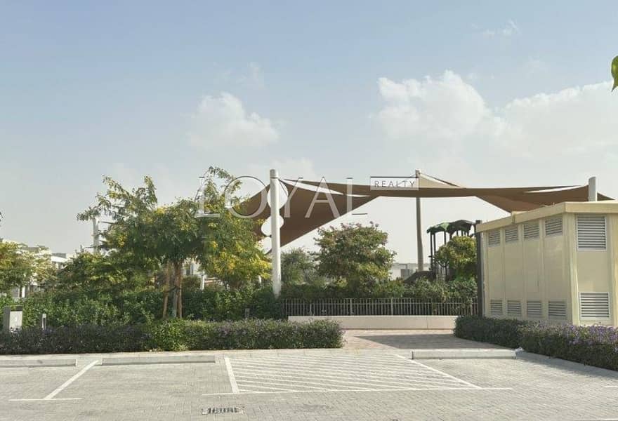 Modern 4BR Townhouse/ Spacious / Opposite the park - Image 12