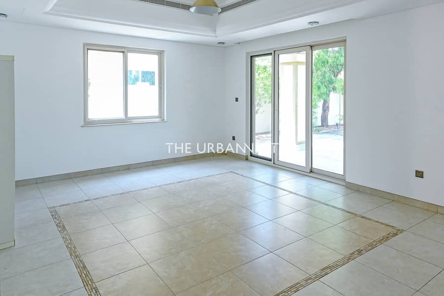 Vacant in Feb 2026 | Golf Course View | Large Plot