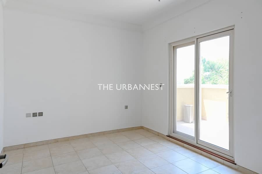 Vacant in Feb 2026 | Golf Course View | Large Plot - Image 10