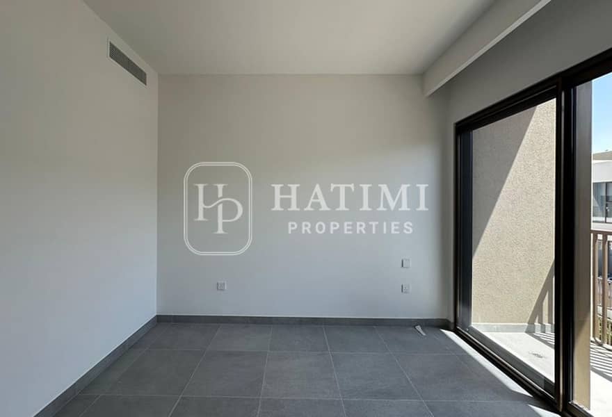 SINGLE ROW| BRAND NEW| OPPOSITE THE POOL AND PARK - Image 10