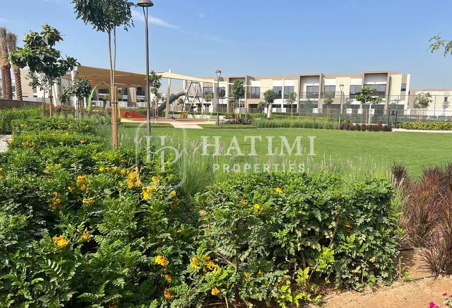 SINGLE ROW| BRAND NEW| OPPOSITE THE POOL AND PARK - Image 12