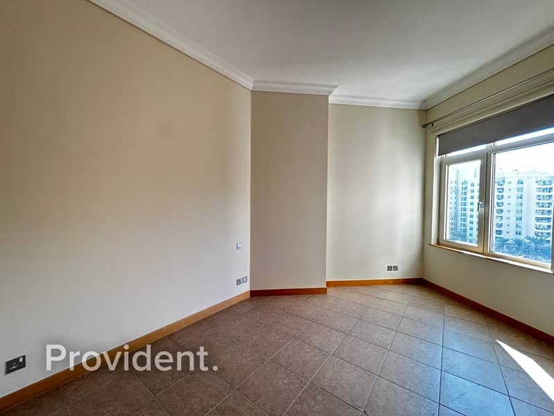 Vacant | Natural Light | Open Space