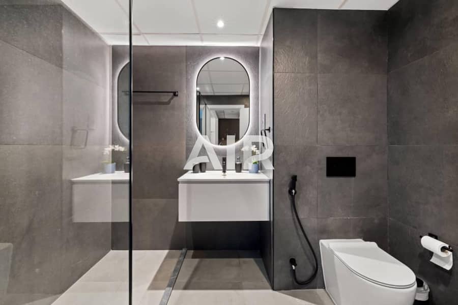 Fully renovated | Sea View | Mid floor - Image 6