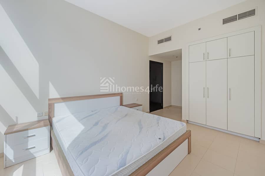 Pool view | Near metro | Vacant - Image 11