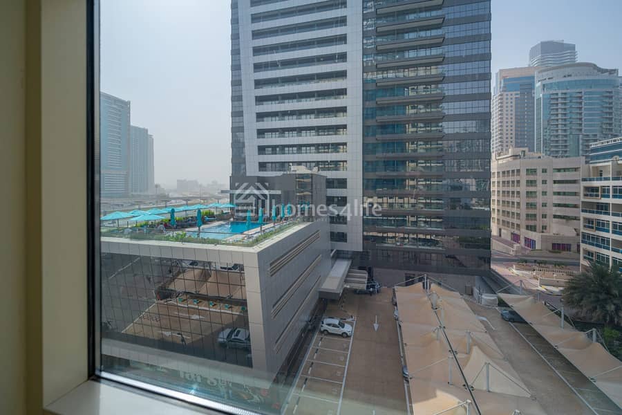 Pool view | Near metro | Vacant - Image 18