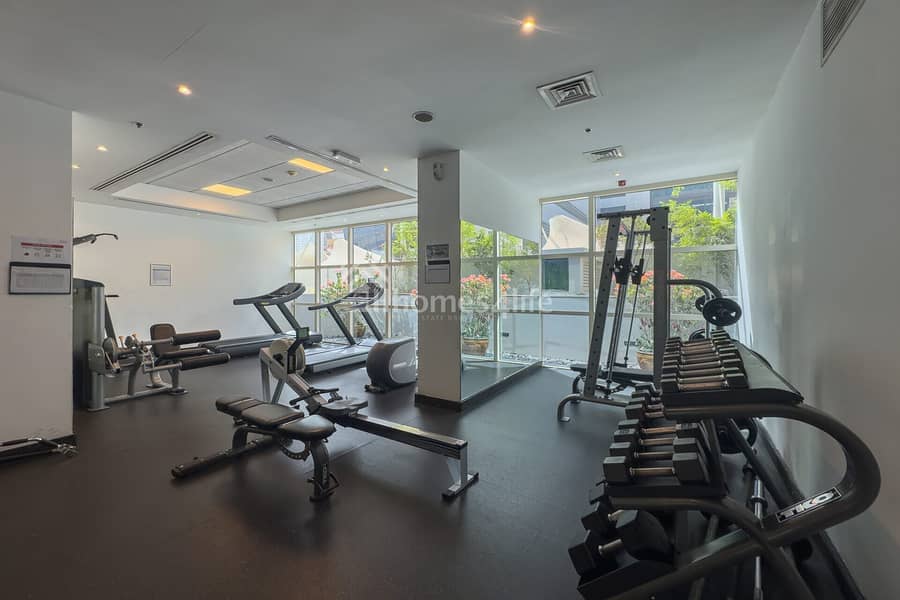 Pool view | Near metro | Vacant - Image 20