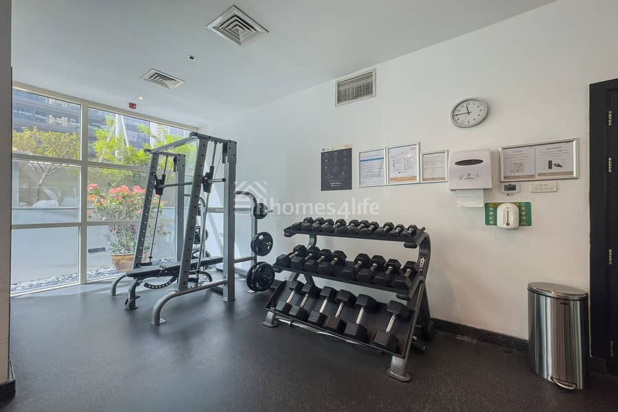 Pool view | Near metro | Vacant - Image 21