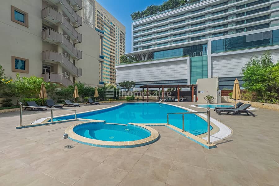 Pool view | Near metro | Vacant - Image 25