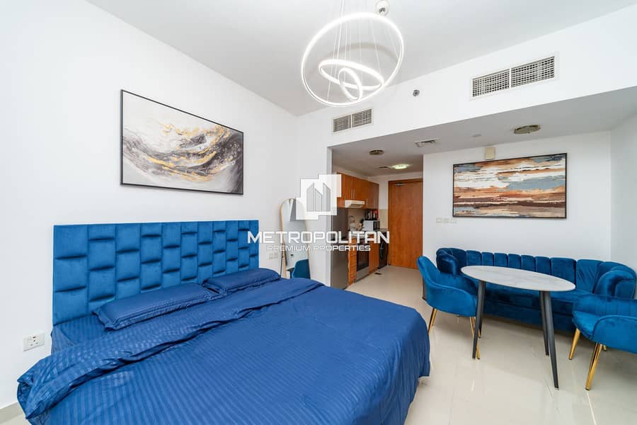 Furnished | Pool and Lake View | Modern