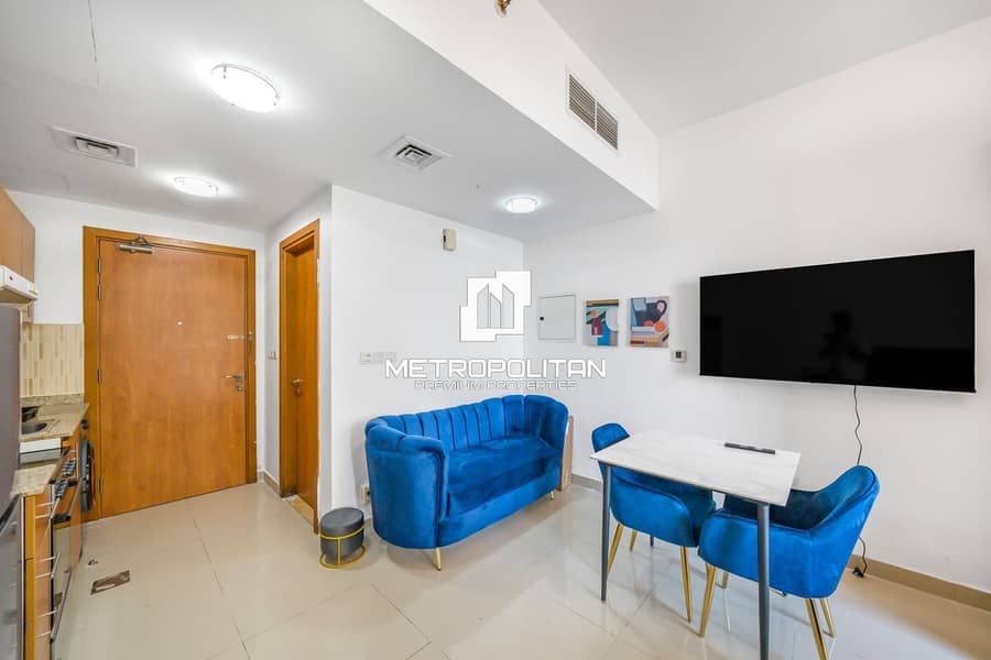 Furnished | Pool and Lake View | Modern