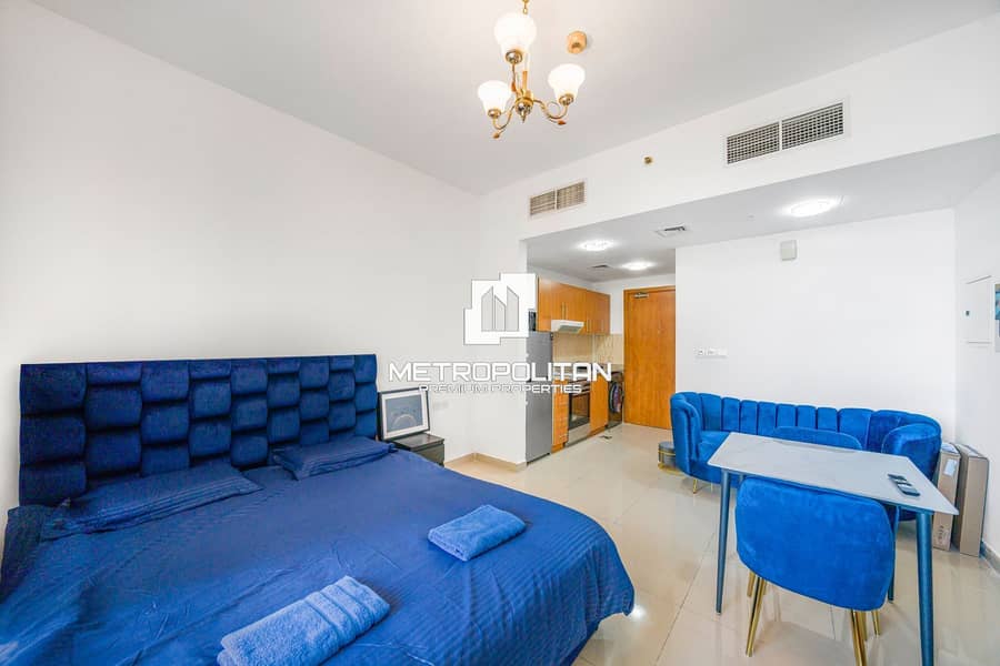 Furnished | Pool and Lake View | Modern - Image 7