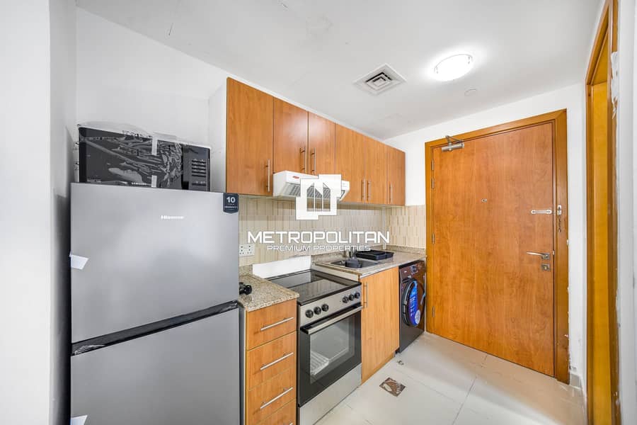 Furnished | Pool and Lake View | Modern - Image 8