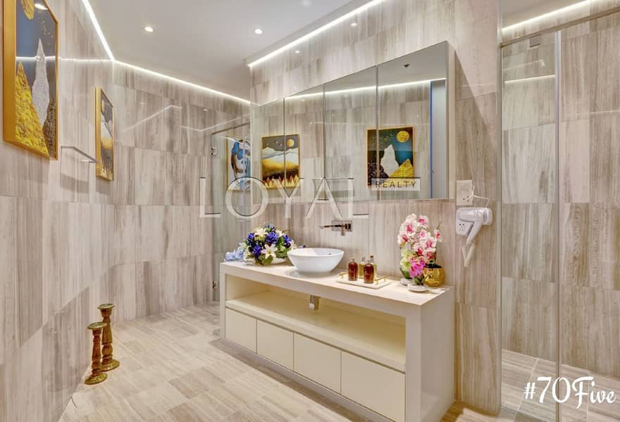 Luxurious Fully Furnished 5BR Penthouse Apartment - Image 14