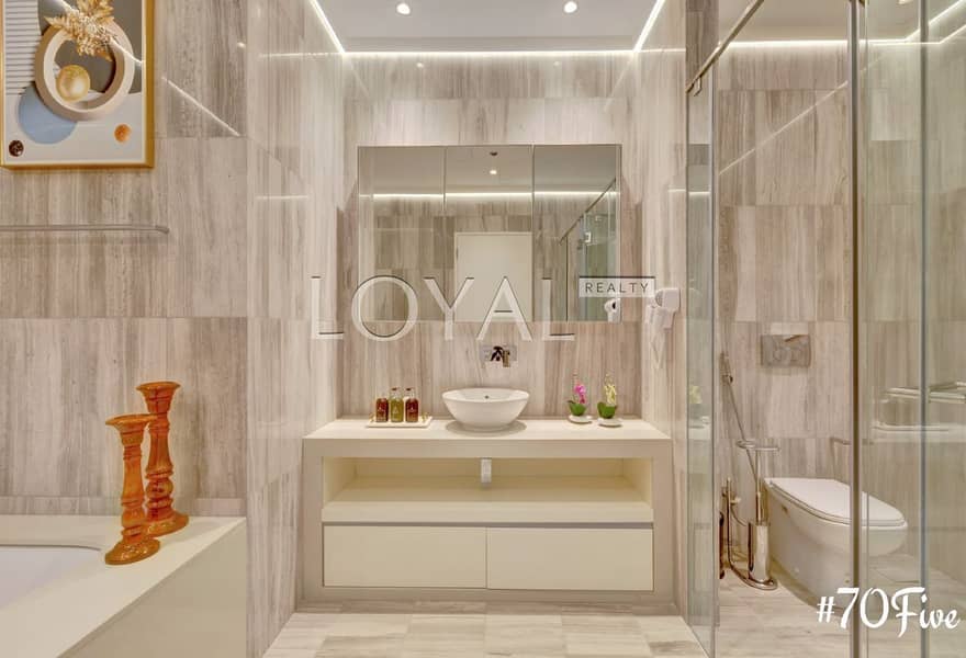 Luxurious Fully Furnished 5BR Penthouse Apartment - Image 17