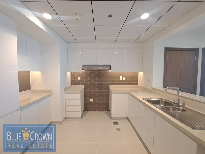 SEA VIEW!!DAZZLING 2BHK WITH BALCONY NEAR METRO