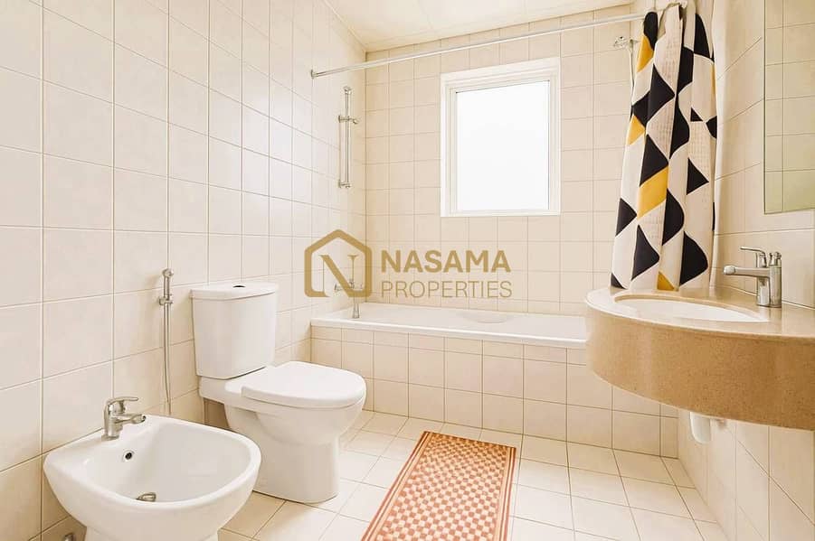 High Floor| Lake view| Brand new condition - Image 11