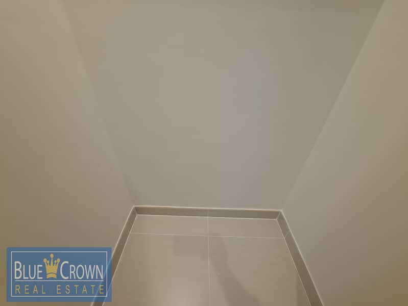 SEA VIEW!!DAZZLING 2BHK WITH BALCONY NEAR METRO - Image 14