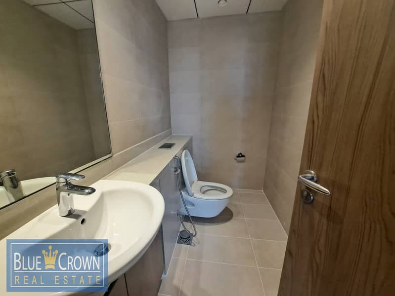 SEA VIEW!!DAZZLING 2BHK WITH BALCONY NEAR METRO - Image 16