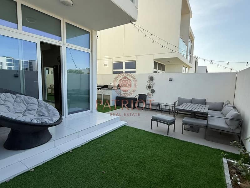 SINGLE ROW | PARK & POOL VIEW | STANDALONE