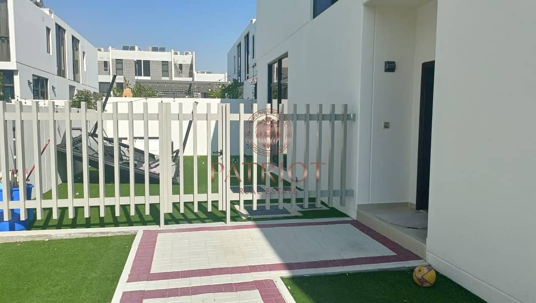 SINGLE ROW | PARK & POOL VIEW | STANDALONE