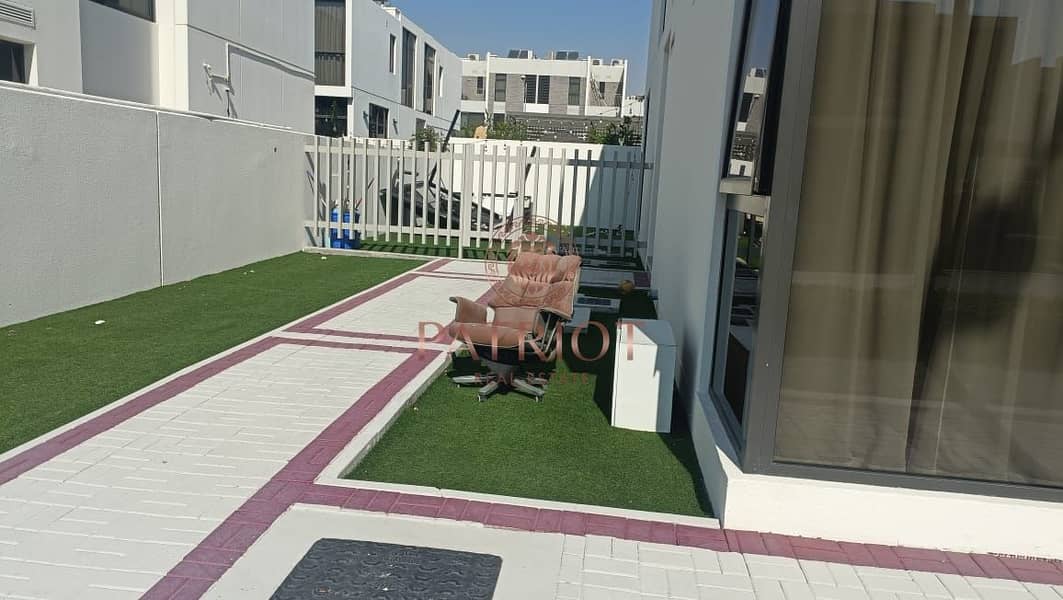 SINGLE ROW | PARK & POOL VIEW | STANDALONE