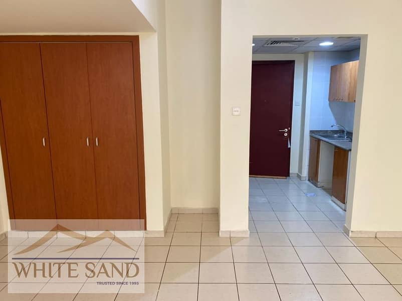 CHiNA CLUSTER I READ TO MOVE I NEAR TO BUS STOP