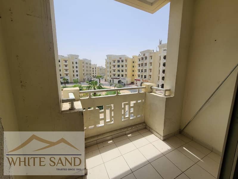 CHiNA CLUSTER I READ TO MOVE I NEAR TO BUS STOP