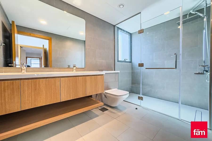 Single Row |Close To Pool Vacant | Landscaped - Image 7