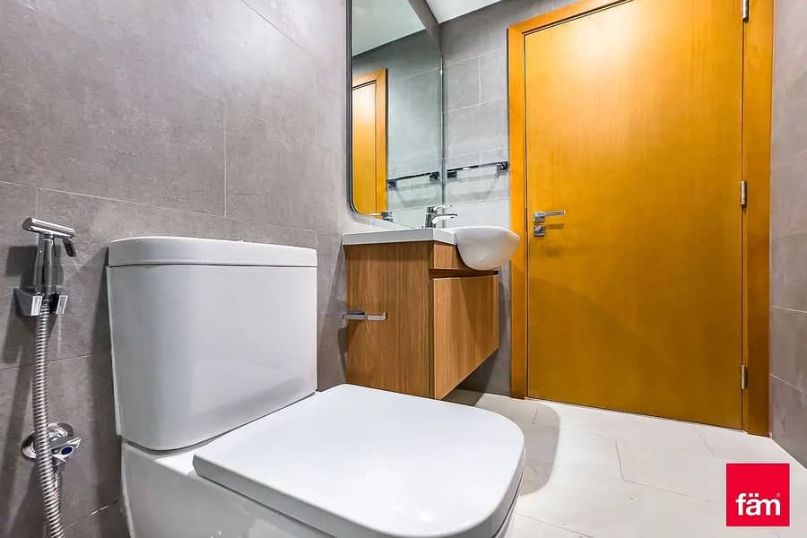 Single Row |Close To Pool Vacant | Landscaped - Image 16