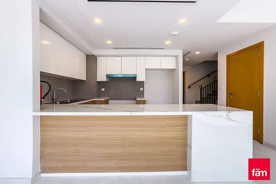 Single Row |Close To Pool Vacant | Landscaped - Image 21