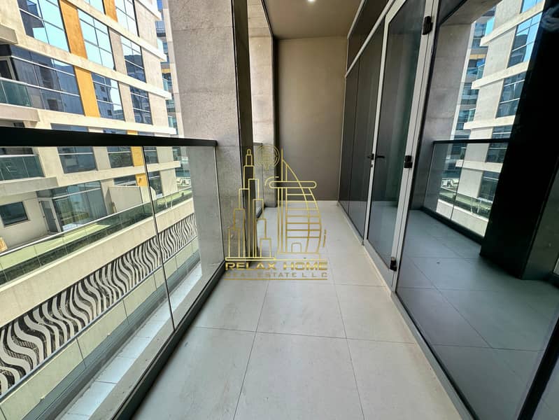 Luxury 1BHK | Huge Balcony | Pets Allowed | Gym & Pool