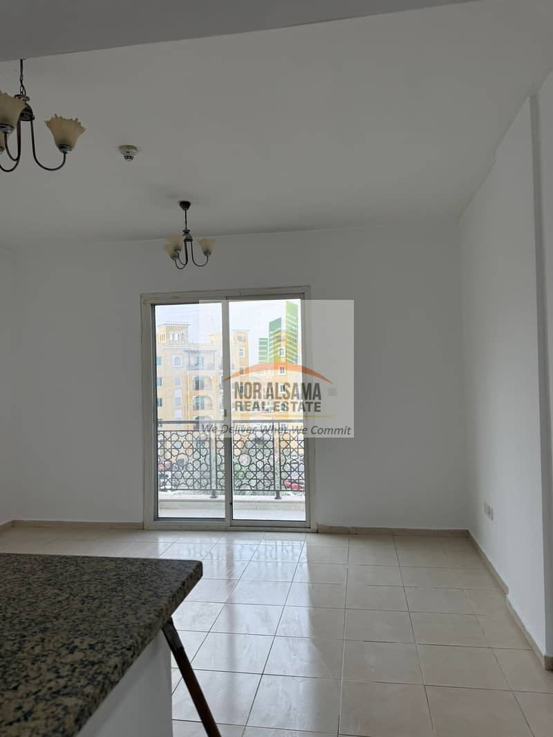 Vacant Beautiful Extra Large And Open View One Bhk In Emirates Cluster With Double Balconies Just In 550000k