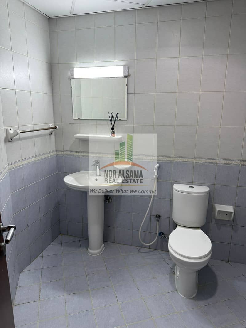 Vacant Beautiful Extra Large And Open View One Bhk In Emirates Cluster With Double Balconies Just In 550000k - Image 7