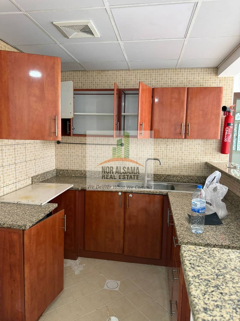 Vacant Beautiful Extra Large And Open View One Bhk In Emirates Cluster With Double Balconies Just In 550000k - Image 8