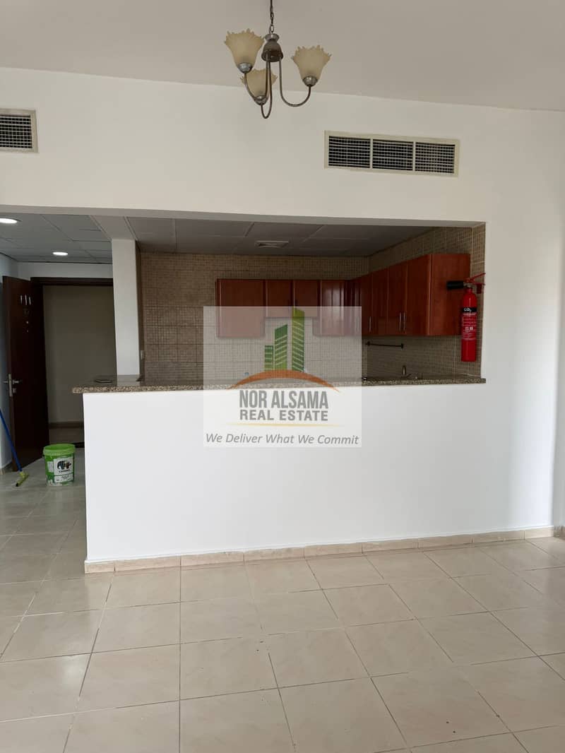 Vacant Beautiful Extra Large And Open View One Bhk In Emirates Cluster With Double Balconies Just In 550000k - Image 9