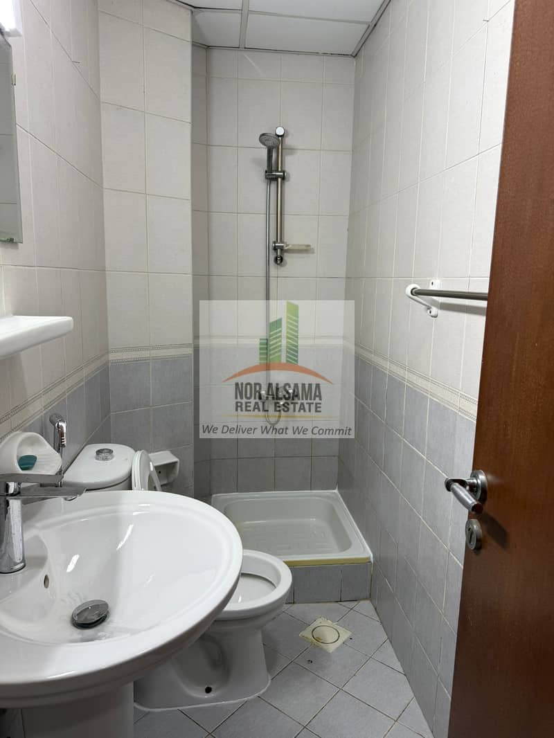 Vacant Beautiful Extra Large And Open View One Bhk In Emirates Cluster With Double Balconies Just In 550000k - Image 10