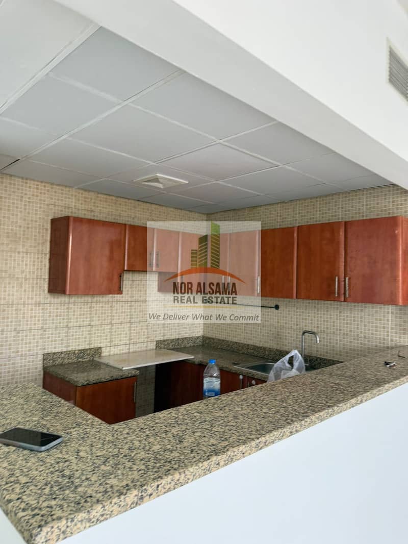 Vacant Beautiful Extra Large And Open View One Bhk In Emirates Cluster With Double Balconies Just In 550000k - Image 11