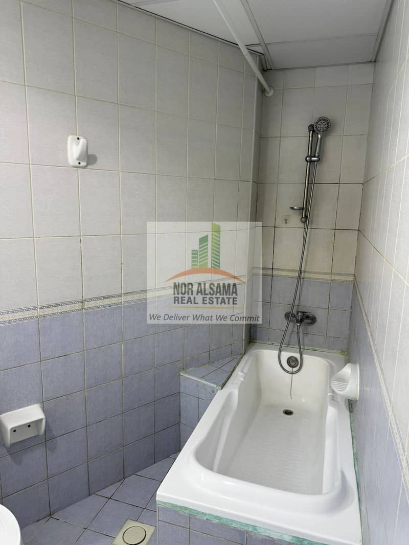 Vacant Beautiful Extra Large And Open View One Bhk In Emirates Cluster With Double Balconies Just In 550000k - Image 12