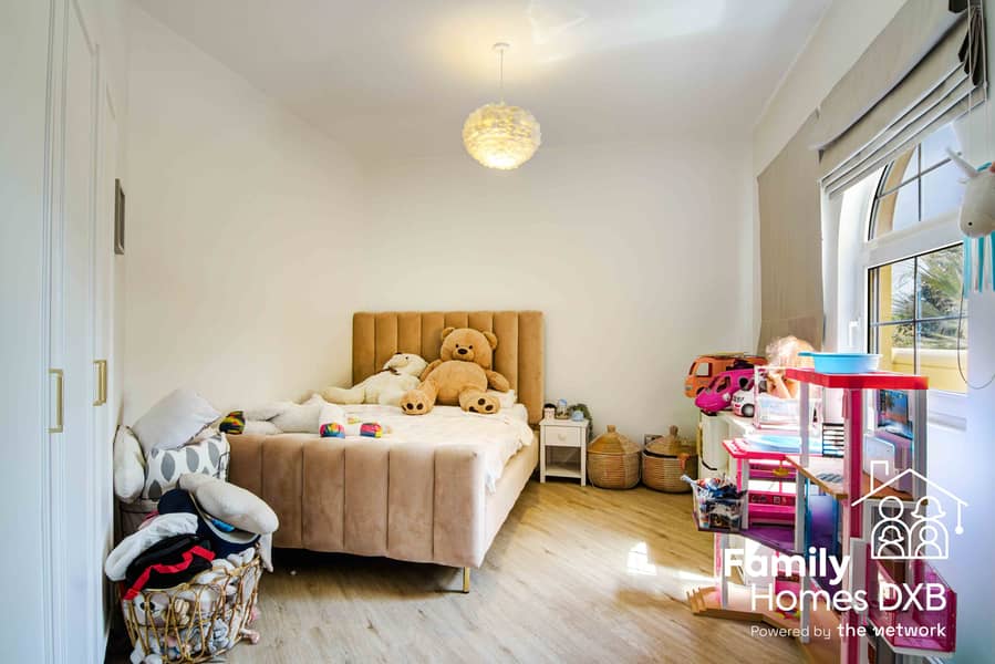 Beautifully Renovated | Huge Plot | Private Garden - Image 14