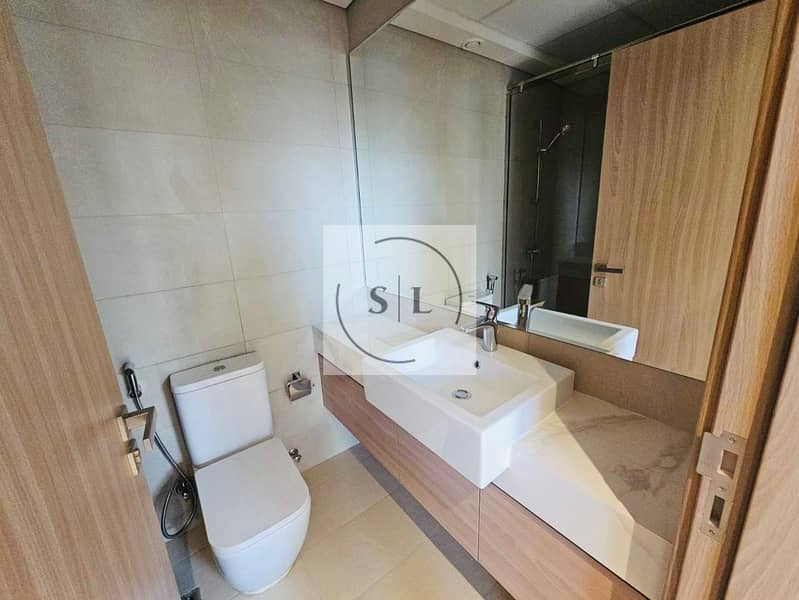 Well- Maintained | Mordern Layout | Prime Location - Image 9