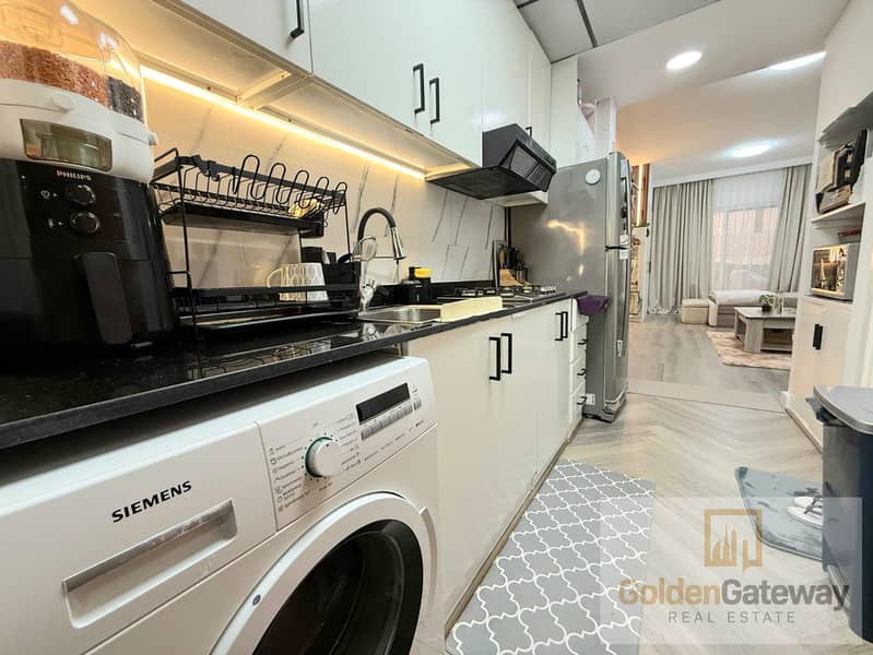 Spacious well-maintain ungraded Studio Vacant