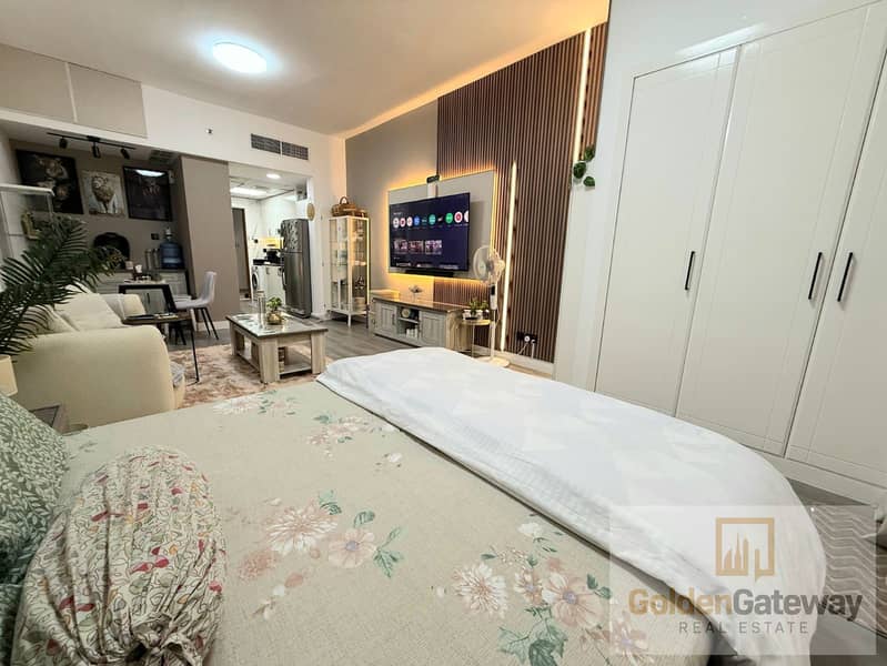 Spacious well-maintain ungraded Studio Vacant - Image 11