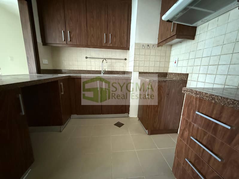 SPACIOUS | HIGH FLOOR | UNFURNISHED | VACANT - Image 9