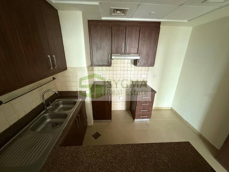 SPACIOUS | HIGH FLOOR | UNFURNISHED | VACANT - Image 10