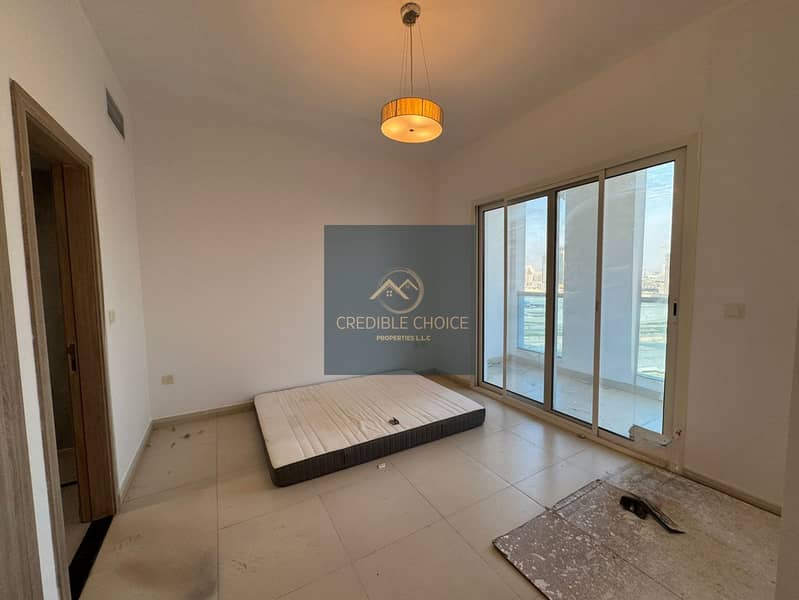 NEAR MALL | BUS STOP | VACANT | SPACIOUS | HUGE BALCONY - Image 10