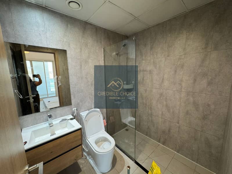 NEAR MALL | BUS STOP | VACANT | SPACIOUS | HUGE BALCONY - Image 11