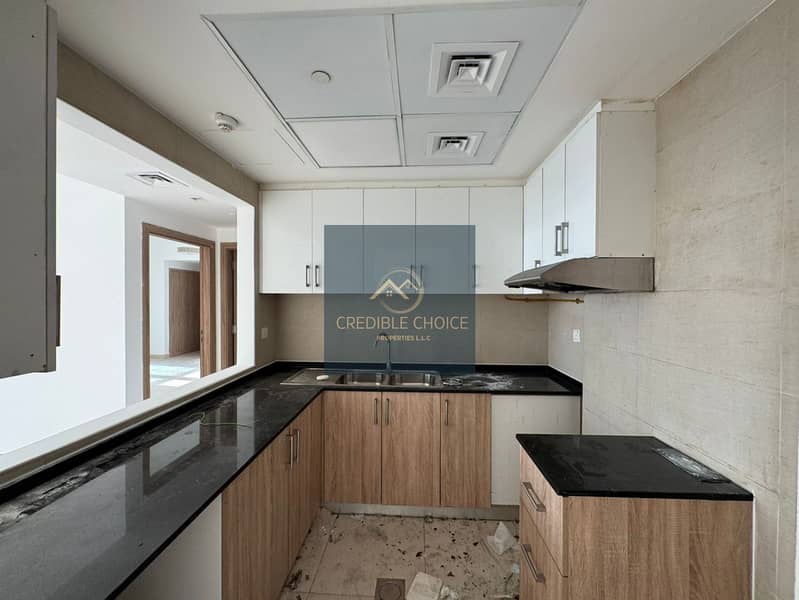 NEAR MALL | BUS STOP | VACANT | SPACIOUS | HUGE BALCONY - Image 12