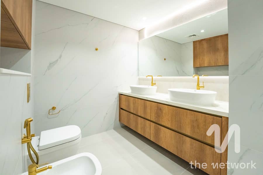 Brand New Upgrade | Furnished | Direct Pool Access - Image 18