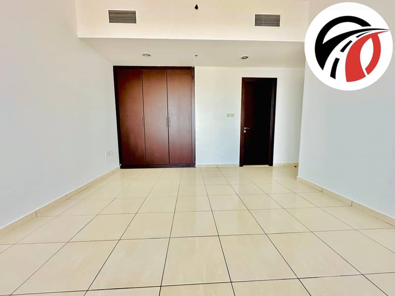 Chiller Free Huge 2bhk with balcony available 85k