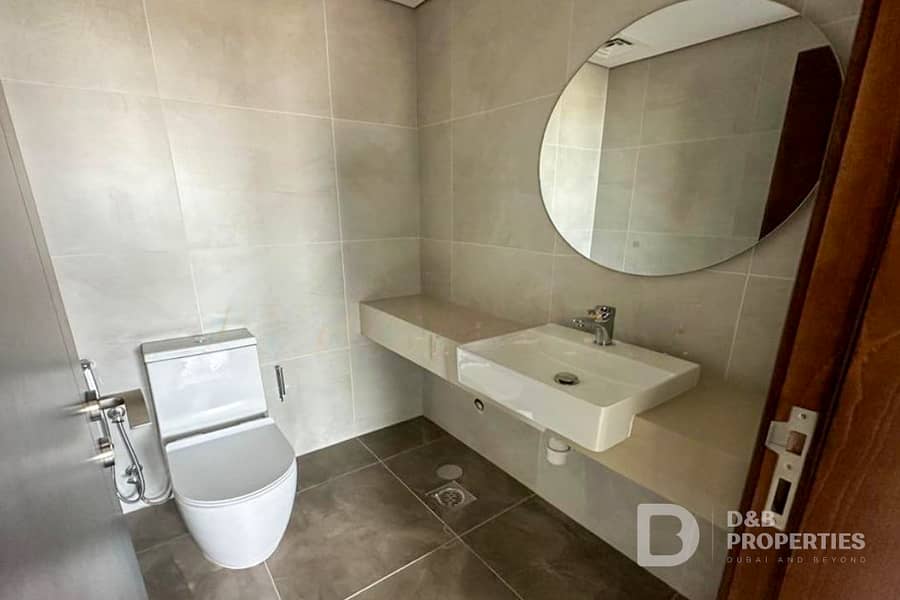 Spacious Layout | Modern Interior | Rented - Image 13